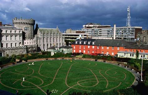 Dublin Castle Lâu đài Dublin là biểu tượng của quyền lực tối thượng Anh quốc ở Ireland trong 700 năm qua.
