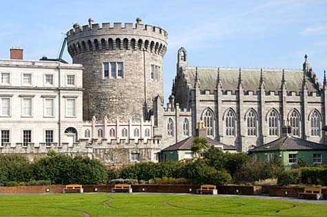 Năm 1938, lâu đài trở thành dinh cơ của thủ tướng đầu tiên của Ireland, Douglas Hyde, và để đón tiếp các đoàn khách chính phủ. Từ đó đến nay, lâu đài Dublin trở thành phòng khánh tiết của chính phủ nước cộng hòa Ireland. TRA CỨU ĐIỂM THI ĐẠI HỌC CAO ĐẲNG 2012