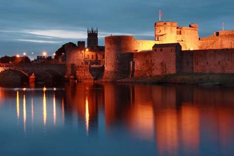 King John&apos;s Castle Lâu đài King John nằm ở đảo King ở Limerick, Ireland bên cạnh dòng Shannon. 11 lâu đài không thể bỏ qua khi đến du lịch Ireland. (P1)