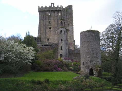 Blarney Castle Được xây dựng vào năm 1446,.trải qua hàng trăm năm, giờ đây lâu đài Blarney đã trở thành một điểm đến hàng đầu của du lịch Ireland.