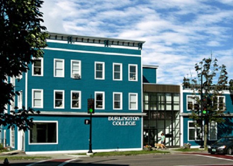 Đại học Burlington – 168 sinh viên Đây là một trường đại học nằm trên bờ biển phía Đông nước Mỹ. Burlington là trường đào tạo nghệ thuật và nghiên cứu các dự án nhân đạo, nhân văn. Sinh viên trường sẽ được học tập ở nước ngoài, đặc biệt là các nước trong Liên minh châu Âu.