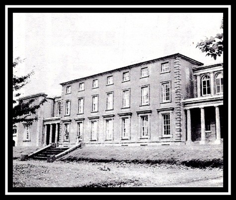 Trường Portora Royal ở Enniskillen, nơi Samuel Beckett theo học tiểu học. Oscar Wilde cũng theo học ở đây hồi nhỏ.
