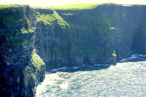 Trước thế chiến 2, người dân vùng Clare từng có nghề trứng chim trên những vách đá này THAM GIA CUỘC THI TÌM HIỂU IRELAND ĐỂ NHẬN GIẢI THƯỞNG LỚN