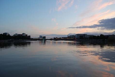 Thành phố Limerick trên sông Shannon lúc hoàng hôn