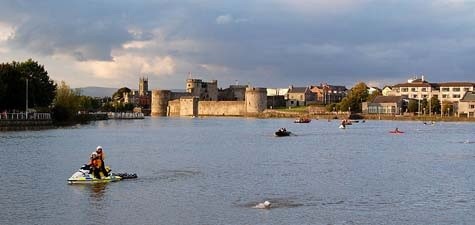 Quang cảnh lâu đài trên sông Shannon