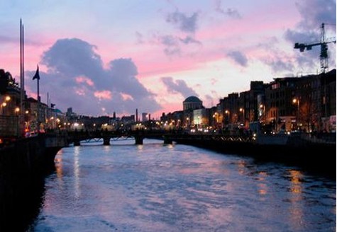 Dublin, thành phố nơi con sông Liffey êm đềm chảy qua, là điểm đến rất hấp dẫn du khách.