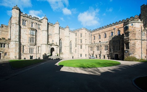 15. Trường ĐH Durham Ngôi trường đa dạng với kiến trúc hiện đại cho tới kiến trúc thời trung cổ. Lâu đài Durham trong khuôn viên, là biểu tượng cho cả ngôi trường.