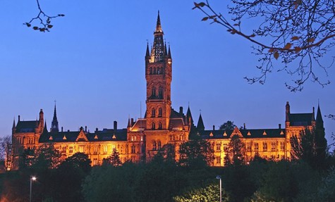 3 - Đại học Glasgow Học phí: 6.750 bảng/năm (gần 229 triệu VND) Glasgow là trường đại học lâu đời thứ tư tại Anh (sau Đại học Cambridge, Đại học Oxford, Đại học St Andrew), trường thành lập từ năm 1451.