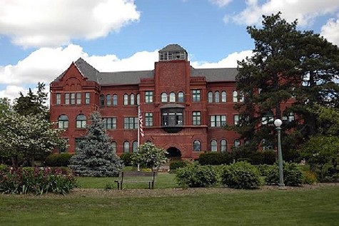 10. Wesleyan University (Connecticut, Mỹ) Ngoài mức học phí 38.900 USD, mỗi sinh viên trường Wesleyan sẽ phải đóng thêm 11.000 USD các khoản chi phí khác.