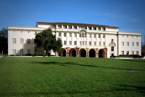 4. Viện Kỹ thuật California (California Institute of Technology, viết tắt Caltech) Trường nằm ở Pasadena, cách Los Angeles, California khoảng 11 dặm về phía đông bắc. Caltech là một trường tư được thành lập vào năm 1891. Quy mô của học viện khá khiêm tốn, tổng số học sinh ghi danh hằng năm chưa đến 1.000 sinh viên nhưng xếp hạng thứ 5 năm 2012 những trường đại học tốt nhất Hoa Kỳ. Học phí và lệ phí của trường hơn 37.000 USD/năm.
