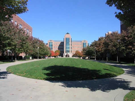 6. Đại học Illinois – Urbana – Champaign (University of Illinois - Urbana - Champaign) Là một trường công lập được thành lập vào năm 1867 ở bang Illinois. Tổng số sinh viên đăng ký hằng năm là hơn 30.000 người. Học phí và lệ phí là hơn 13.000 USD/năm, sinh viên ngoài bang phải đóng hơn 27.000 USD/năm. Top 10 trường đào tạo kỹ thuật tốt nhất Hoa Kỳ