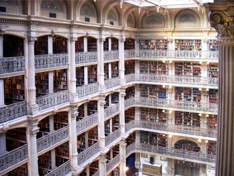 Thư viện George Peabody Đây là thư viện tổng hợp của trường đại học Johns Hopkins, thuộc Maryland, Mỹ.