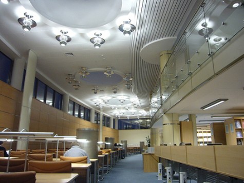 Thư viện quốc gia của Belarus Thư viện quốc gia 23 tầng của Belarus được thiết kế giống một viên kim cương rực rỡ, đặc biệt là vào ban đêm.