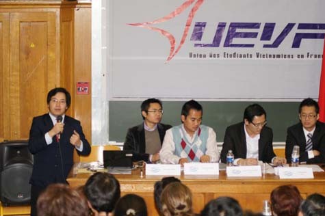 Tham luận của anh Vũ Xuân Hồng - chủ tịch chi hội Lyon (UEVL)