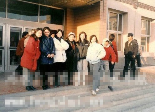 Hứa Tình tốt nghiệp Học viện điển ảnh Bắc Kinh năm 1988.