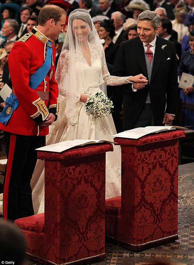 Hoàng tử William, là người kế vị thứ 2 của nữ hoàng Elizabeth II. Anh gặp Catherine Middleton lần đầu tiên vào năm 2001, khi cả 2 đang học tại trường đại học St Andrews. Họ đã hứa hôn vào ngày 20 tháng 10 năm 2010. Đám cưới của họ đã thu hút đuợc đông đảo sự quan tâm của mọi người bởi Middleton vì cô chỉ là dân thường (tức là, không mang dòng máu hoàng gia hay là một phần của dòng dõi quý tộc)