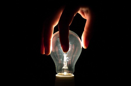 9/10 người được hỏi tin rằng Thomas Edison là người phát minh ra bóng đèn sợi đốt. Điều này hoàn toàn sai, Joseph Swan mới là người phát minh ra bóng đèn sợi đốt.