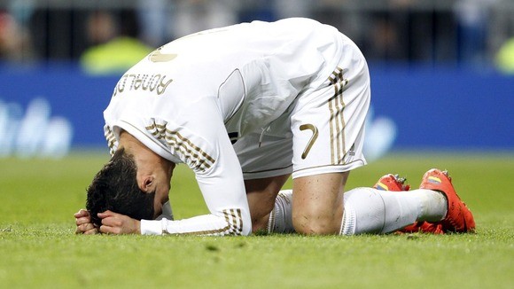 Cristiano Ronaldo bị trộm cuỗm mất 3 đôi giày xịn trong phòng thay đồ ở sân Allianz Arena vào đêm qua