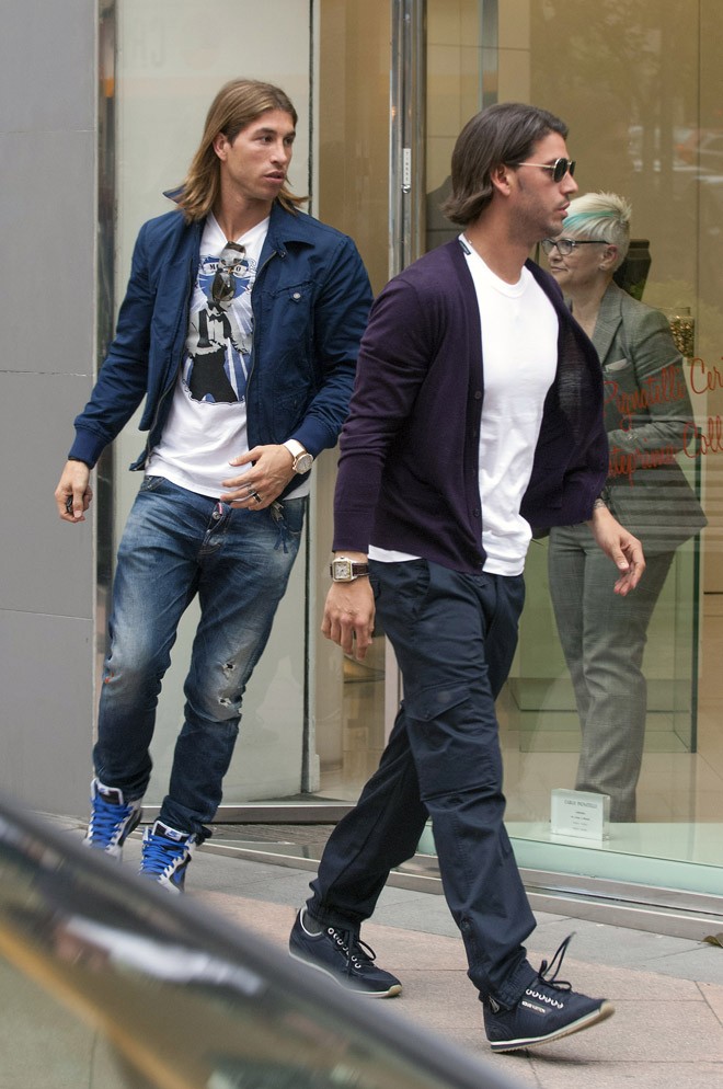 Sau đó, hai anh em nhà Sergio Ramos đã rời khỏi cửa hàng rất vội vã