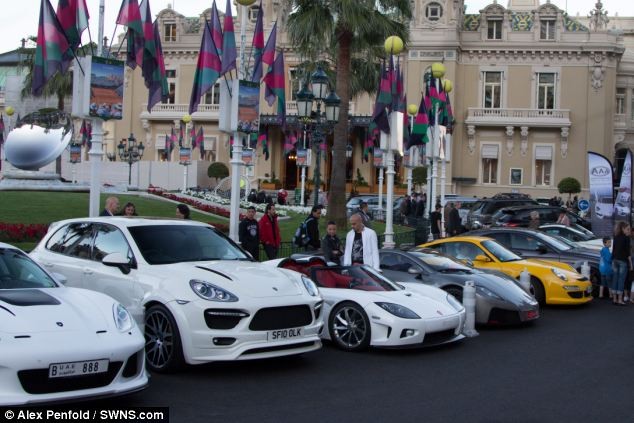 Bộ siêu tập siêu xe của những người giàu nhất thế giới trên đường phố Monaco