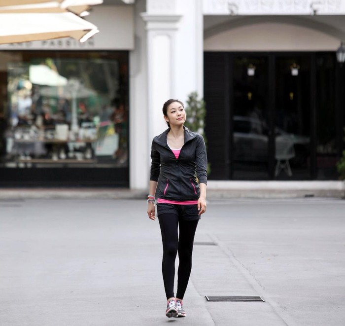 Kim Yuna tới Thái Lan để tham gia chụp ảnh quảng cáo cho nhãn hiệu thời trang thể thao Prospecs
