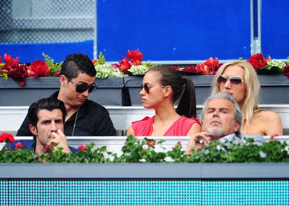 Ronaldo lườm yêu Irina Shayk