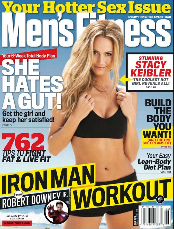 Nữ đô vật xinh đẹp người Mỹ xuất hiện trên tạp chí đàn ông Men's Fitness, trong trang phục thể thao màu đen gợi cảm và quyến rũ.