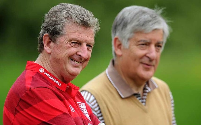 HLV Roy Hodgson và chủ tịch LĐBĐ Anh David Bernstein có vẻ rất hài lòng với tinh thần của các cầu thủ trước khi bước vào thi đấu tại EURO 2012