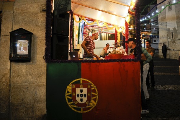 Các khu dành cho người hâm mộ Bồ Đào Nha khá vắng vẻ và lạng lẽ sau trận đấu đêm qua.