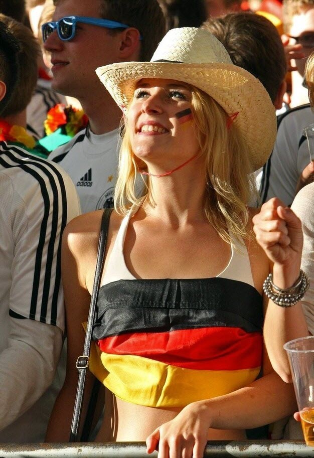 Nữ CĐV gợi cảm của đội tuyển Đức.