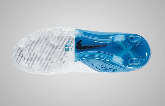 Giày Nike CTR360 của ngôi sao Iniesta