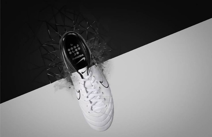 Đôi giày Nike Tempo độc đáo của trung vệ Pique