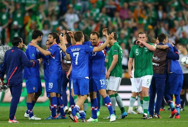 Trái với trận đấu giữa Tây Ban Nha và Italia, cuộc so tài giữa Croatia và Ireland đã chia thành 2 thái cực cảm xúc rõ ràng.
