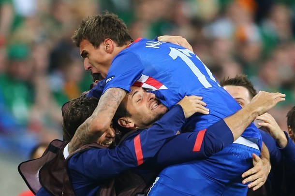 Các cầu thủ Croatia vui mừng với chiến thắng,...