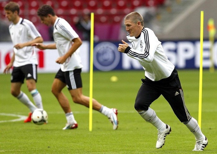 Các cầu thủ Đức đang tích cực tập luyện để chuẩn bị cho trận bán kết đêm nay với Italia