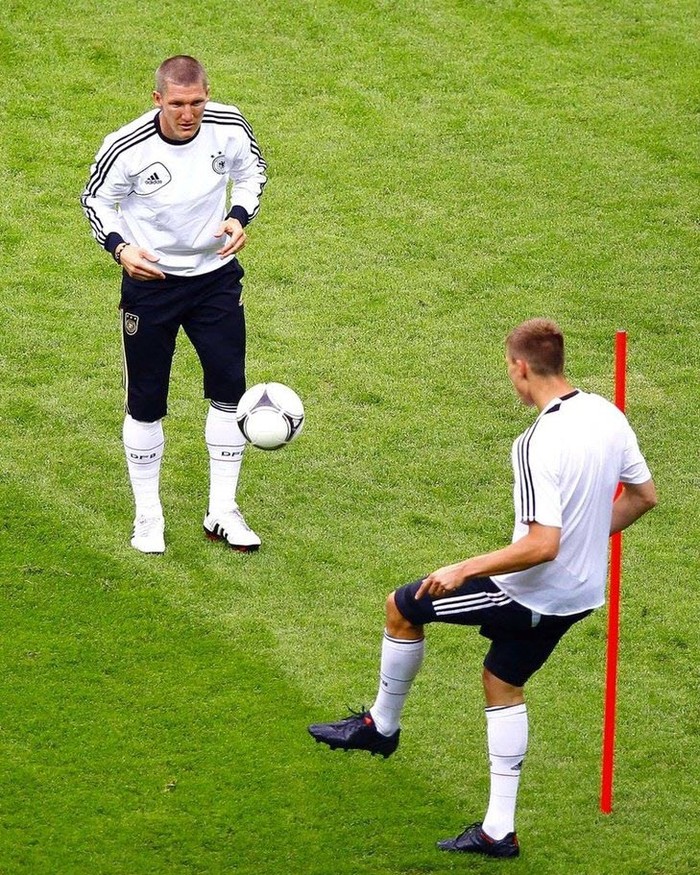 Các cầu thủ Đức đang tích cực tập luyện để chuẩn bị cho trận bán kết đêm nay với Italia