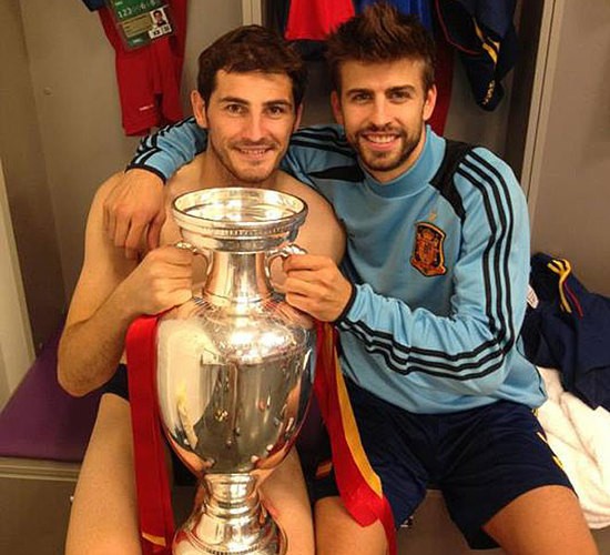 Iker Casillas bán nude chụp ảnh cùng Pique