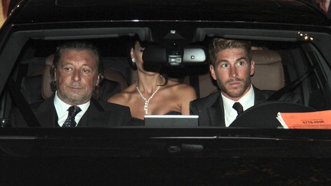 Sergio Ramos lái xe chở bố tới dự đám cưới của chị