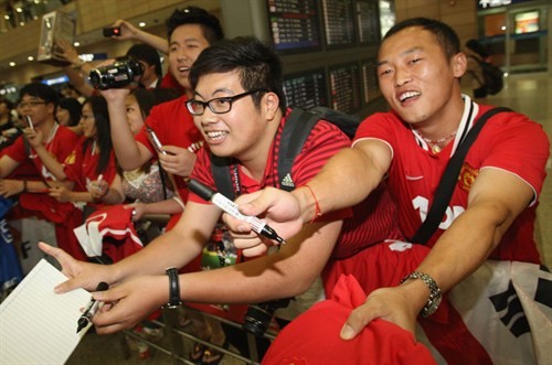 Tại Trung Quốc, Quỷ Đỏ sẽ thi đấu 1 trận duy nhất với Thần Hoa Thượng Hải