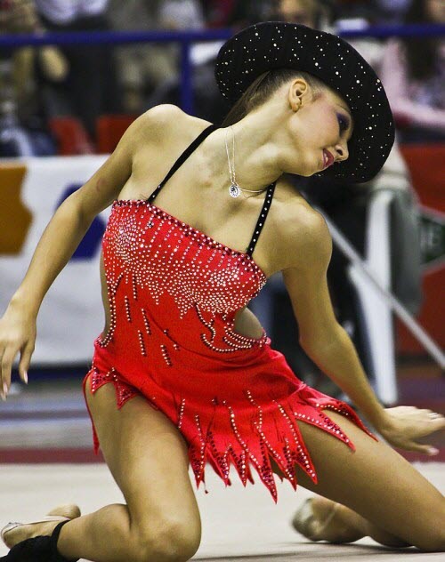 Daria Dmitrieva lần đầu tiên được thi đấu quốc tế từ năm 2009.
