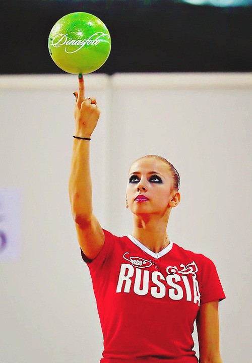 Tại Olympic London 2012 vừa qua, Daria Dmitrieva đã xuất sắc giành được HCB chỉ xếp sau người đồng hương Evegeniya Kanaeva.