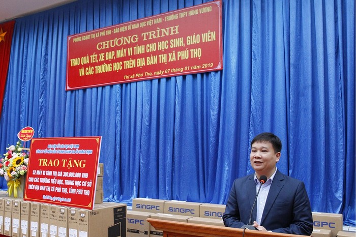 Nhà báo Nguyễn Tiến Bình – Tổng biên tập Báo điện tử Giáo dục Việt Nam phát biểu tại buổi lễ. Ảnh: Tùng Dương