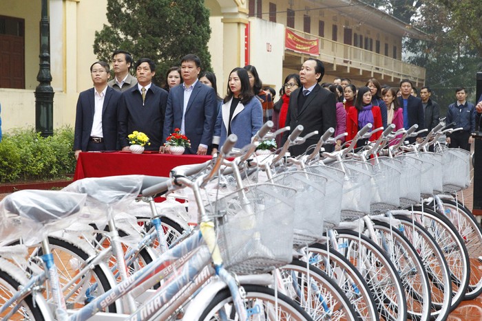 100 xe đạp đã được Báo Điện tử Giáo dục Việt Nam trao tặng học sinh nghèo vượt khó. Ảnh:Tùng Dương