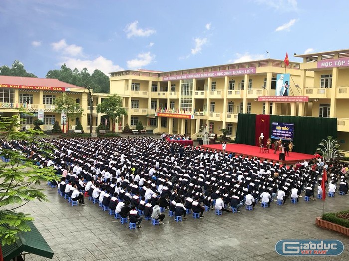 Trường Trường Trung học cơ sở Hùng Vương (thị xã Phú Thọ) là ngôi trường được đầu tư, hiện đại nhất của tỉnh Phú Thọ, trường luôn tiên phong đi đầu của tỉnh, trong đổi mới phương pháp dạy học, đặc biệt, đây là một trong hai trường của tỉnh được thí điểm mô hình giáo dục STEM. Ảnh: Tùng Dương.