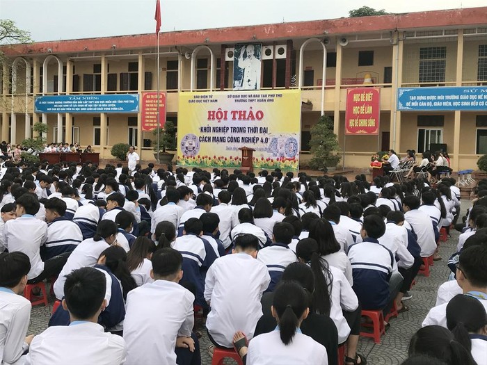 “Khởi nghiệp trong thời đại cách mạng công nghiệp 4.0” là một hoạt động ngoại khóa đặc biệt mà Báo Điện tử Giáo dục Việt Nam phối hợp với các Sở Giáo dục và Đào tạo, các trường trung học phổ thông trong cả nước tổ chức. Ảnh: Tùng Dương.