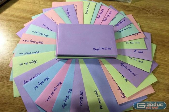 45 bức thư của cô giáo Nguyễn Hiền Lương viết gửi học sinh là 45 lời dặn dò chia sẻ. Ảnh: Cô Lương cung cấp.