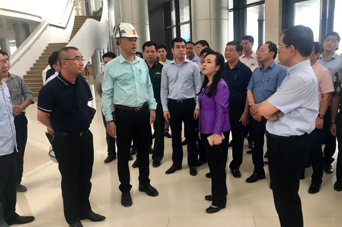 Bộ trưởng Nguyễn Thị Kim Tiến đã yêu cầu lãnh đạo 2 bệnh viện và ban quản lý dự án cùng các nhà thầu, đơn vị thi công đẩy nhanh tiến độ của những hạng mục công trình. Ảnh: VT.