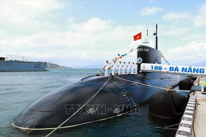 Tầu ngầm lớp kilo 636 mang tên 186 - Đà Nẵng đậu tại Quân cảng Cam Ranh. Ảnh: TTXVN.