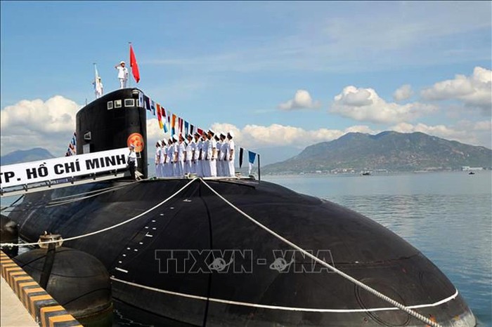 Tầu ngầm lớp kilo 636 mang tên 183 - Thành phố Hồ Chí Minh đậu tại Quân cảng Cam Ranh. Ảnh: TTXVN.