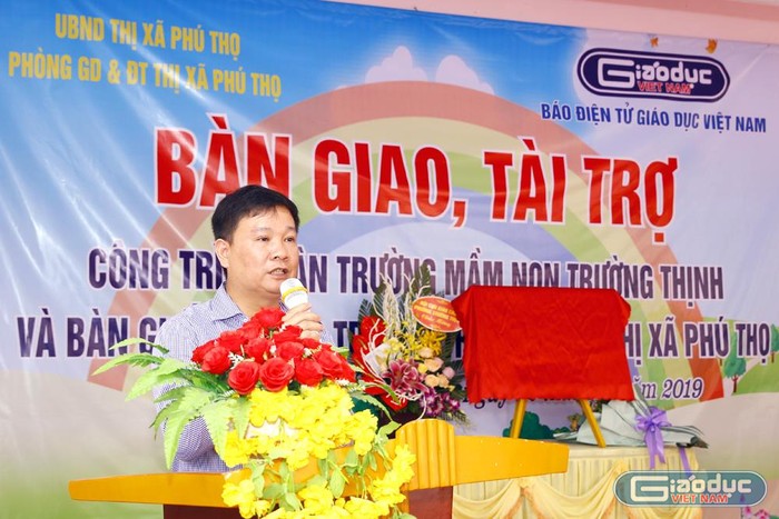 Nhà báo Nguyễn Tiến Bình - Tổng biên tập Báo điện tử Giáo dục Việt Nam, đang phát biểu tại buổi lễ. Ảnh: Tùng Dương.